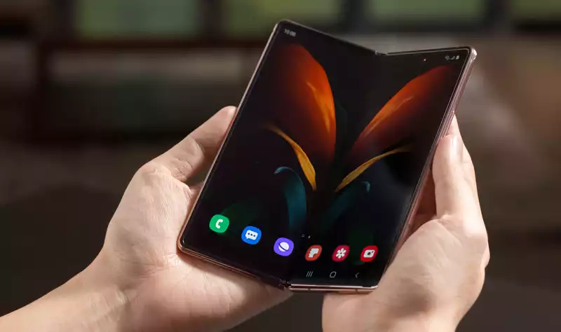 You can get the best features of Samsung Galaxy Z Fold 3 Note 20