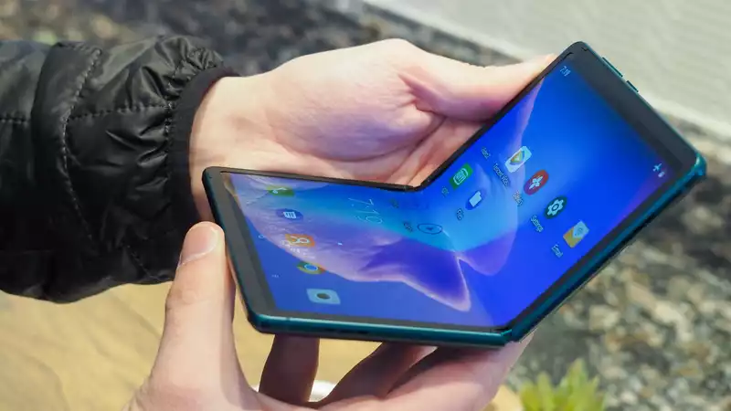 The TCL foldable phone looks like this