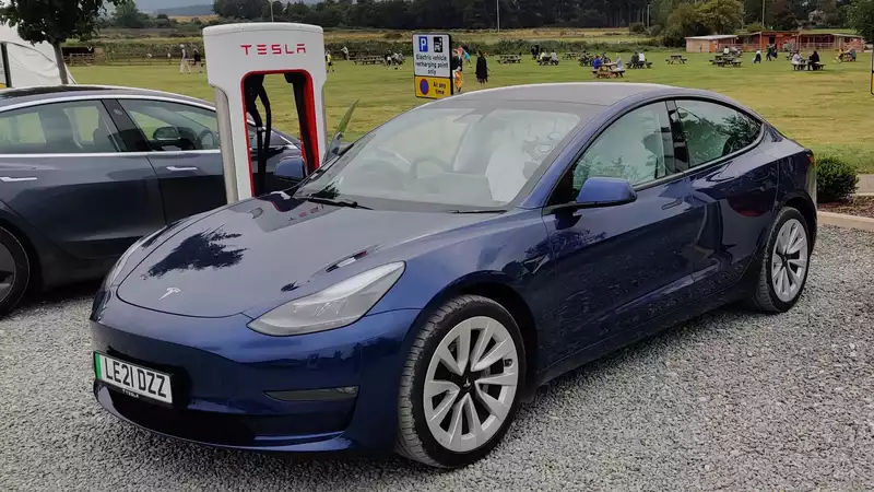 I drove 3 miles on a Tesla model 300 to prove that range anxiety is dead