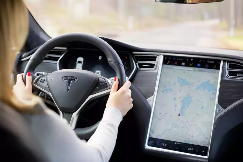 Tesla Warning: Autonomous Driving Capability could "do the wrong thing at worst