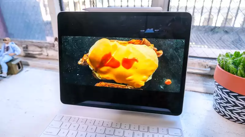 The new 12.9-inch iPad Pro already has display Issues — What You Need to Know