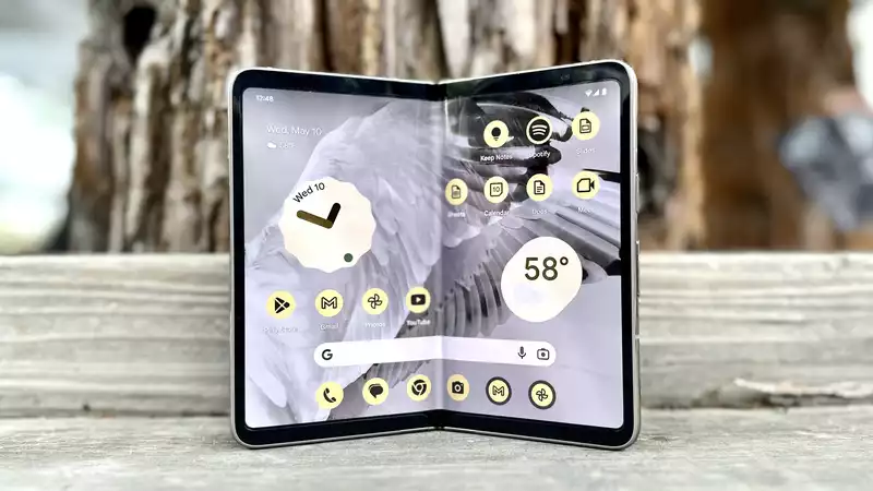 Google is exploring flip-style foldable in addition to Pixel Fold