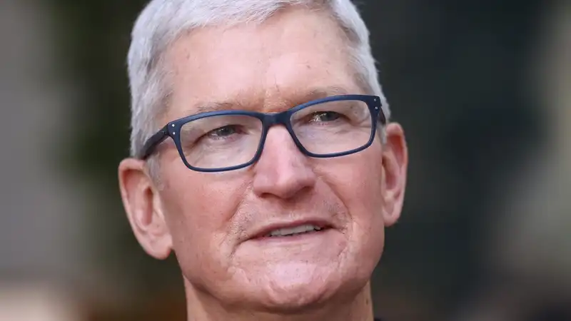 Apple Reportedly Discontinues Billions of Dollars in Apple Cars and Boosts AI Instead