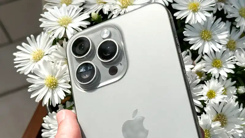 iPhone 16 Pro suggests a major camera upgrade - and it's stolen from Max.