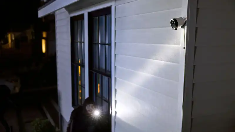 SimpliSafe Deploys Live Agent Monitoring for Outdoor Surveillance Cameras - How Does it Work?