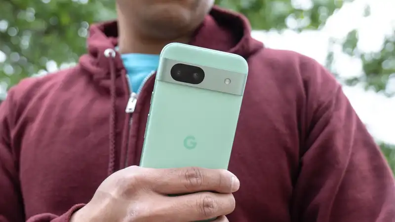 Google Pixel8a can be connected to an external display via USB-C.