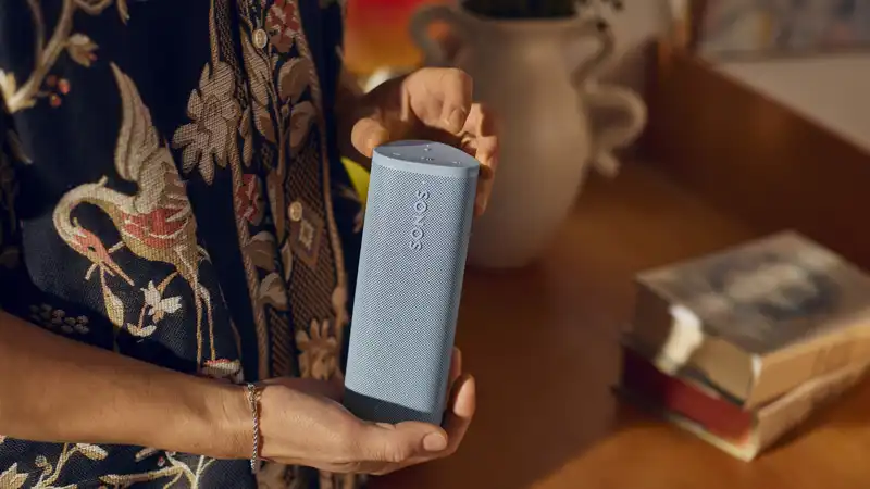 The Sonos Roam2 is aポ179 portable speaker that takes shots with Sony and Bose