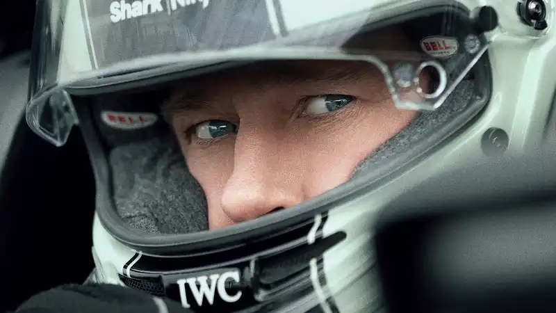 A teaser trailer for Brad Pitt's film "F1" has been released.