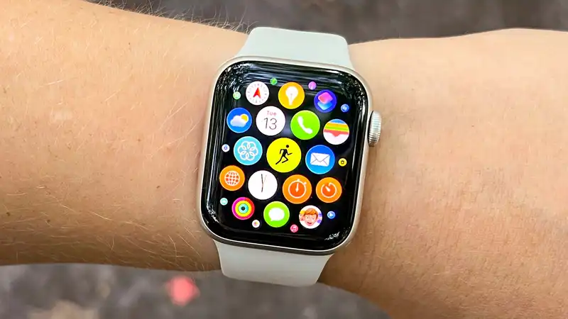 The Apple Watch SE is rumored to change from a metal frame to a plastic frame.