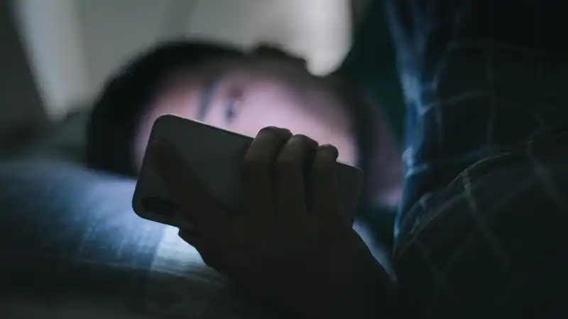 Is TikTok the New Bedtime Story? New Survey Shows Americans Embracing Viral Sleep Hacks