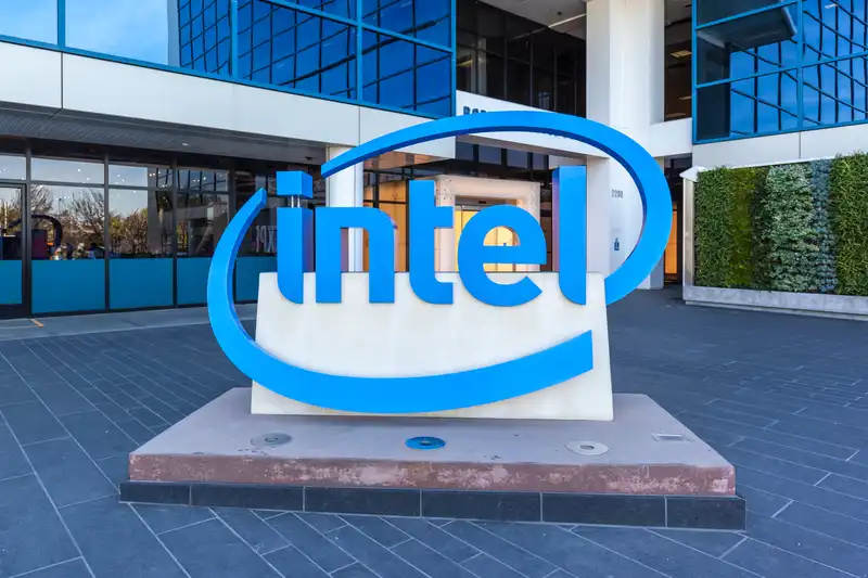 U.S. Government Considers Funding Injection and AMD Merger to Bailout Struggling Intel